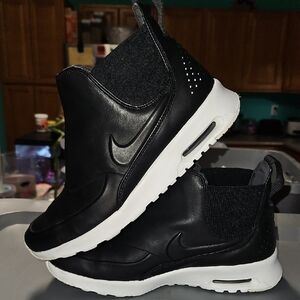 Nike Air Max Thea Mid Boot Black/Reflect Silver Size 9